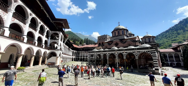 Manastirea Rila: Un loc unde istoria prinde viață și sufletul se liniștește