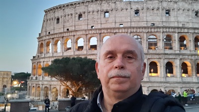 Dan Păunescu - autor ghid vacanță pe cont propriu